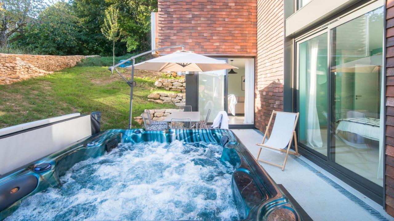 Cote Jardin Avec Jacuzzi Privatif Et Parking Prive Lejlighed Sarlat-la-Canéda Eksteriør billede