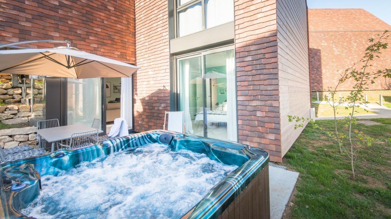 Cote Jardin Avec Jacuzzi Privatif Et Parking Prive Lejlighed Sarlat-la-Canéda Eksteriør billede